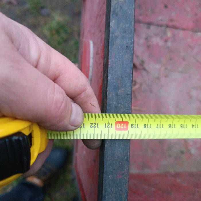 Mała przyczepka do ogrodu