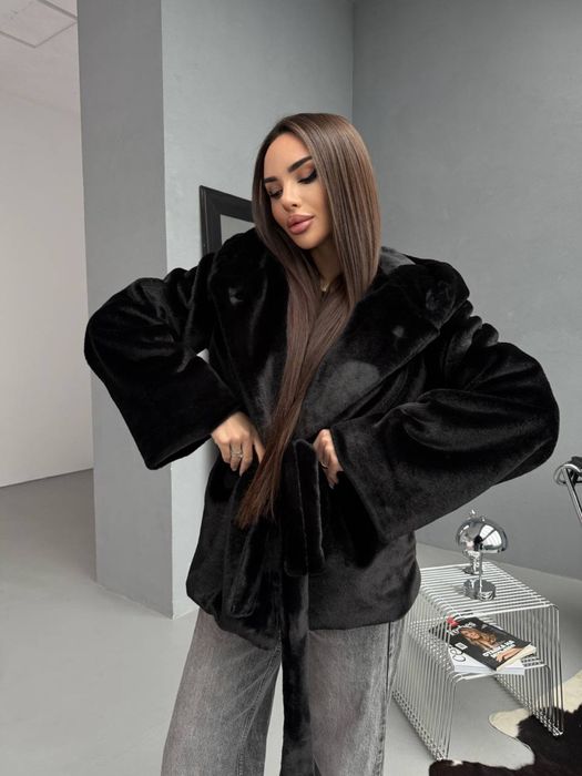 Шуба мутон з капюшоном зимова