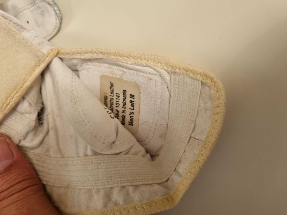 Duas luvas de golf nunca usadas