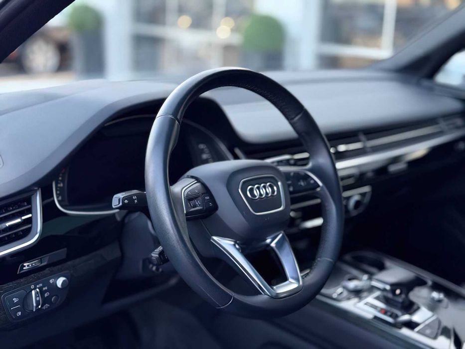 Audi Q7      2019