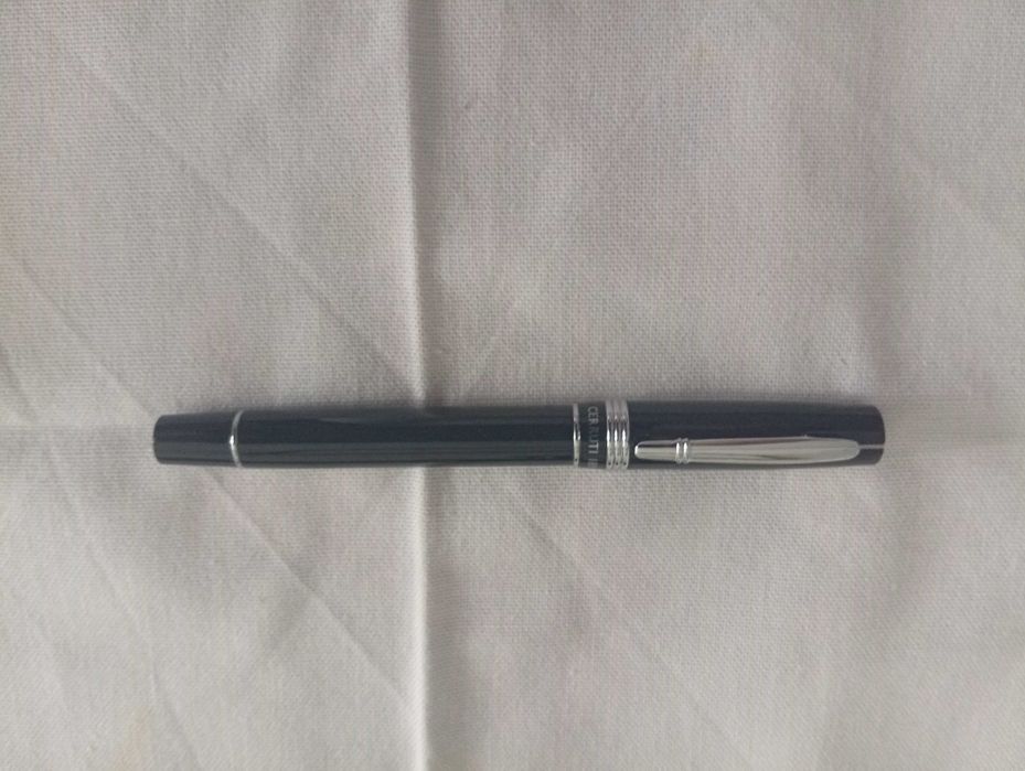 Caneta preta, vintage, com mais de 25 anos