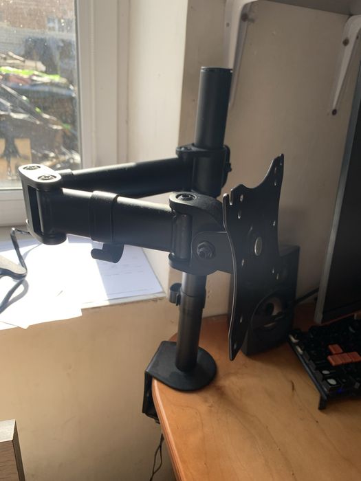 Монітор на кронштейні. 24" 75 Hz