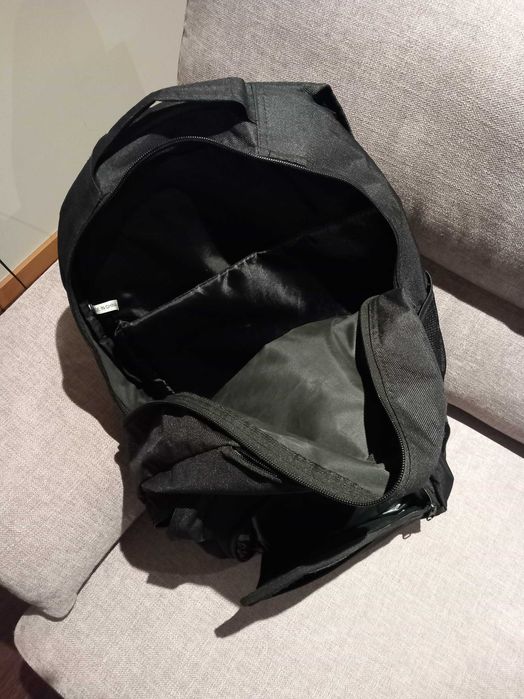Mochila preta robusta