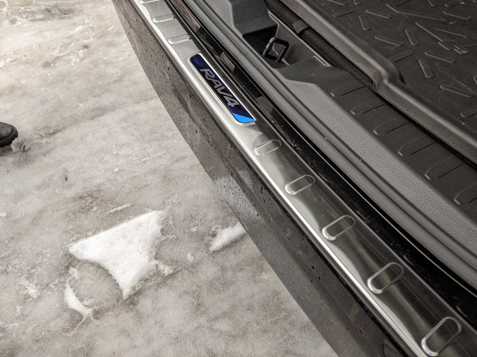 Хром накладка на задний бампер, пороги Тойоту Рав-4 Toyota Rav-4 2019+