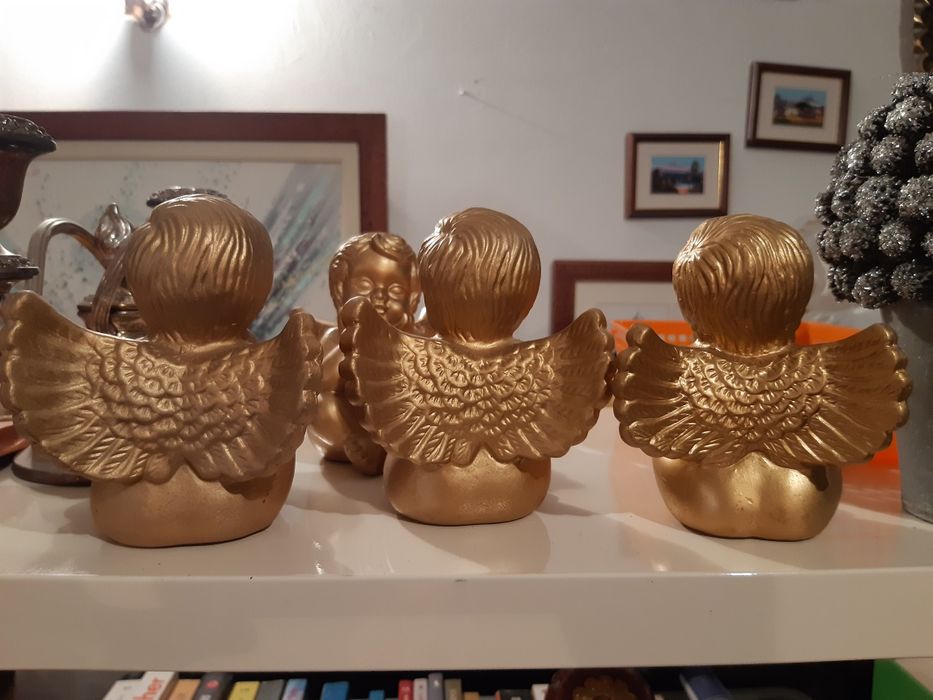 Anjos em loiça dourados