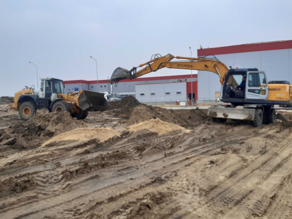 Wywóz gruzu ziemi gliny wyburzenie koparka transport wywrotką PIASEK