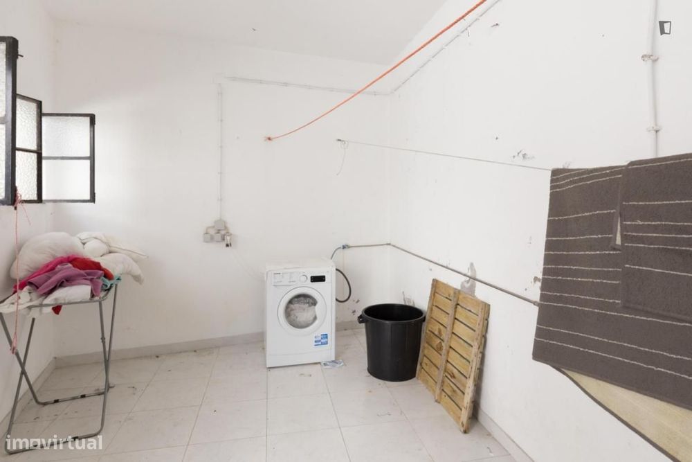 Quarto - localizado em Paranhos Porto