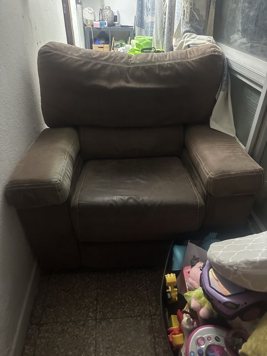 Sofa poltrona em pele castanho