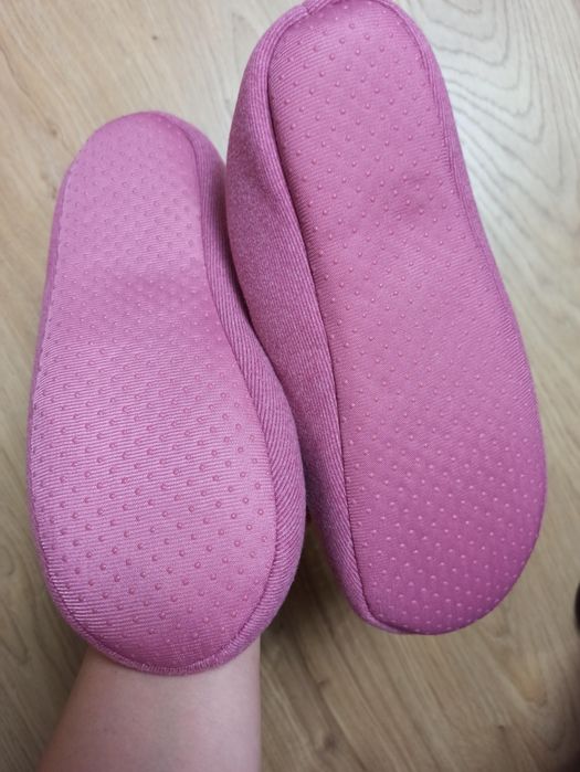 Nowe ciepłe kapcie 38