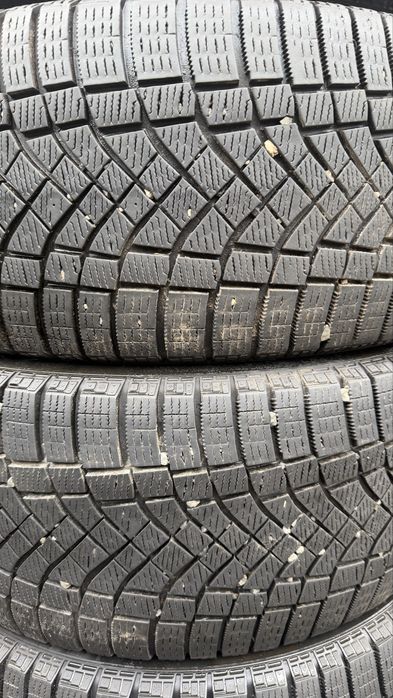 255/50/19 Pirelli  Ice Zero