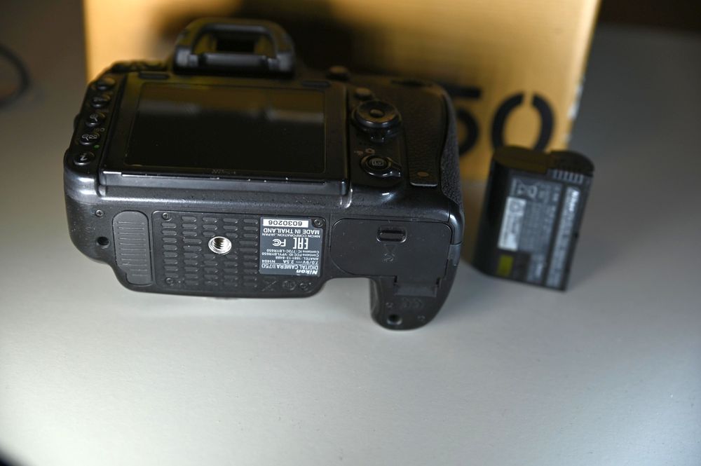 Продам нікон д750