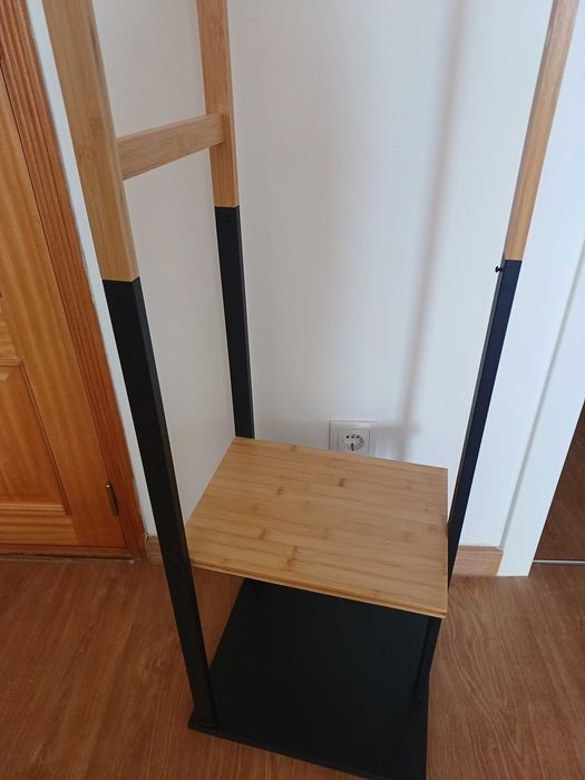 Cabide de Pé de Bambu e Estrutura de Aço NOVO