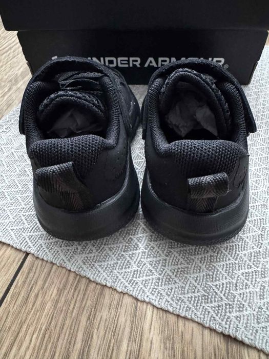 Under Armour Nowe Buty Dziecięce r. 21 rzepy BLACK Assert 10 AC