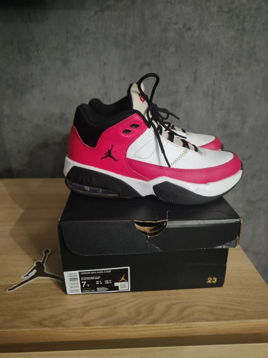 Jordan max aura 3