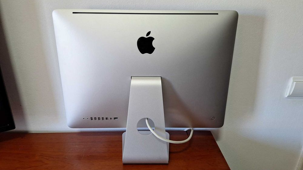 Apple iMac A1311 21.5"- Intel E7600 3.06GHz- 8GB Ram- HDD 1TB