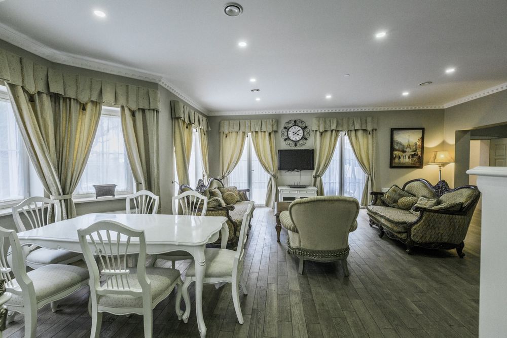 Будинок з басейном Білогородка