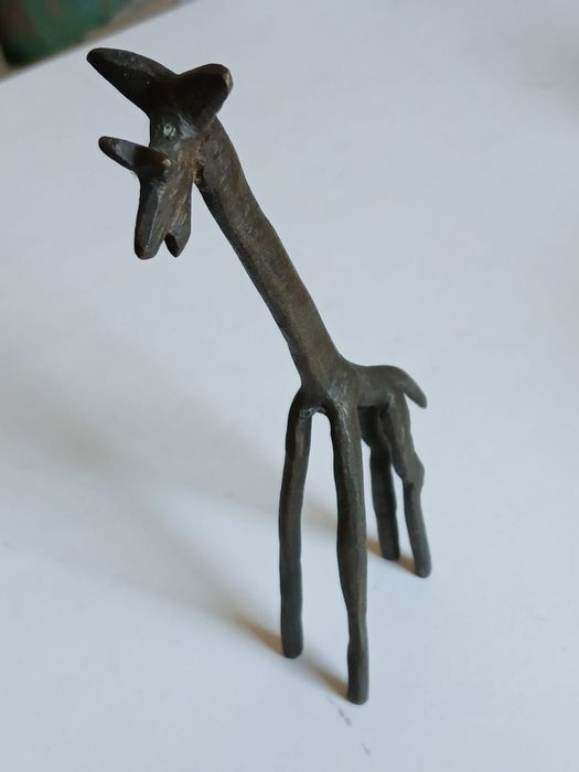Girafa antiga em metal