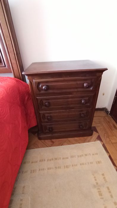 Quarto casal, cama e 2 mesas cabeceira