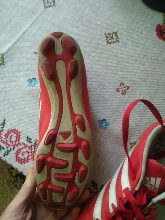 Футбольні буци 39 розмір.