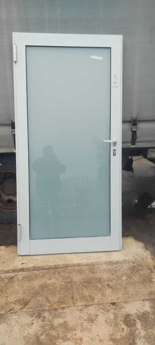 Drzwi 90 lewe aluminiowe szkło matowe