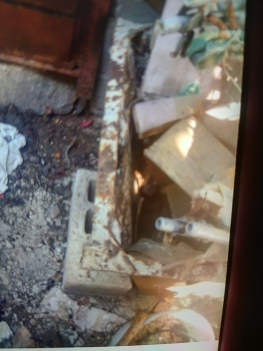 Строительная бадья , корыто , ёмкость .