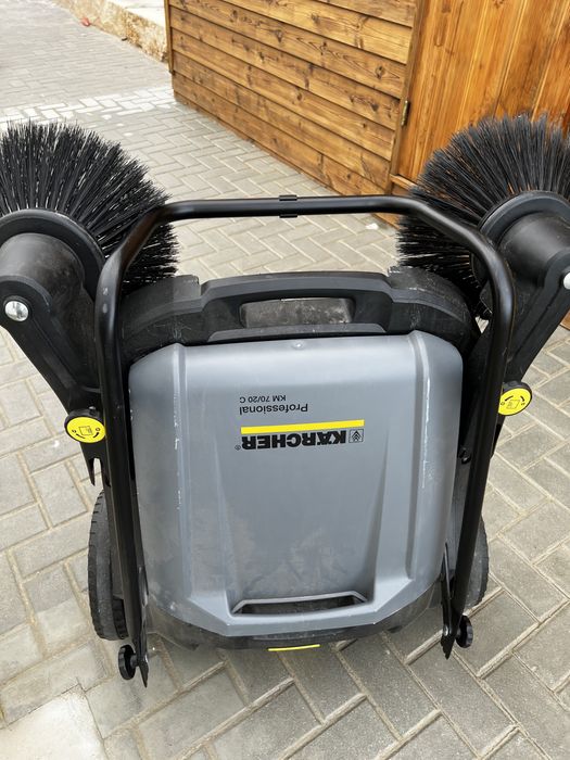 Vassoura manual Karcher  km70 com dois braços