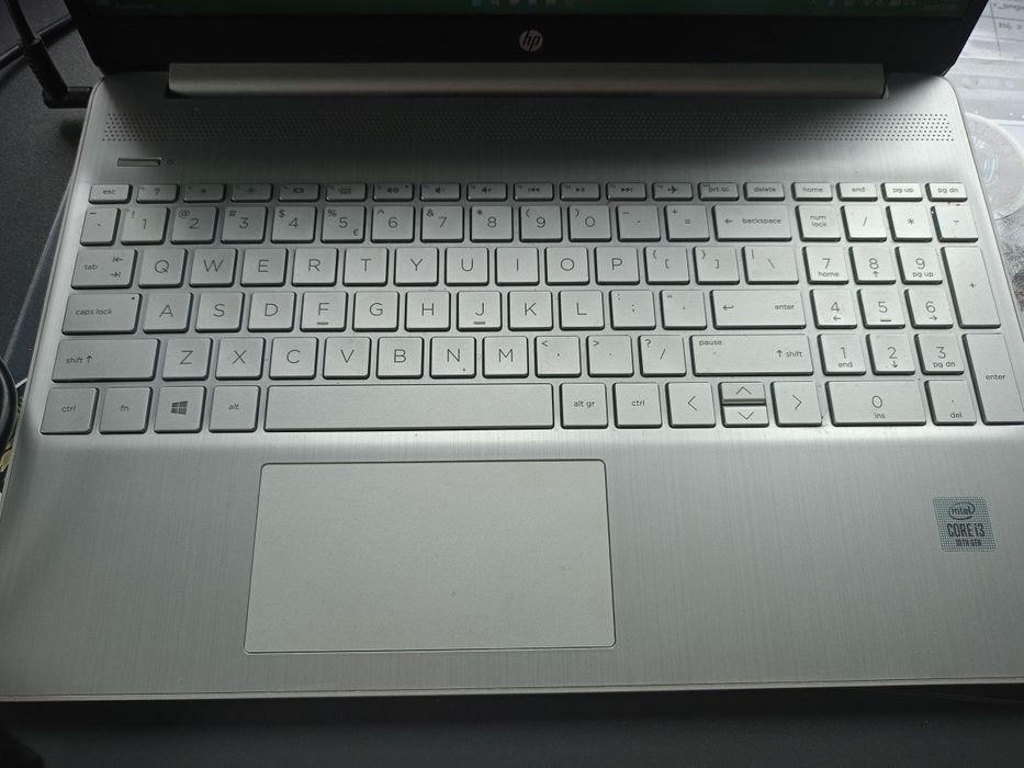 Laptop HP srebrny