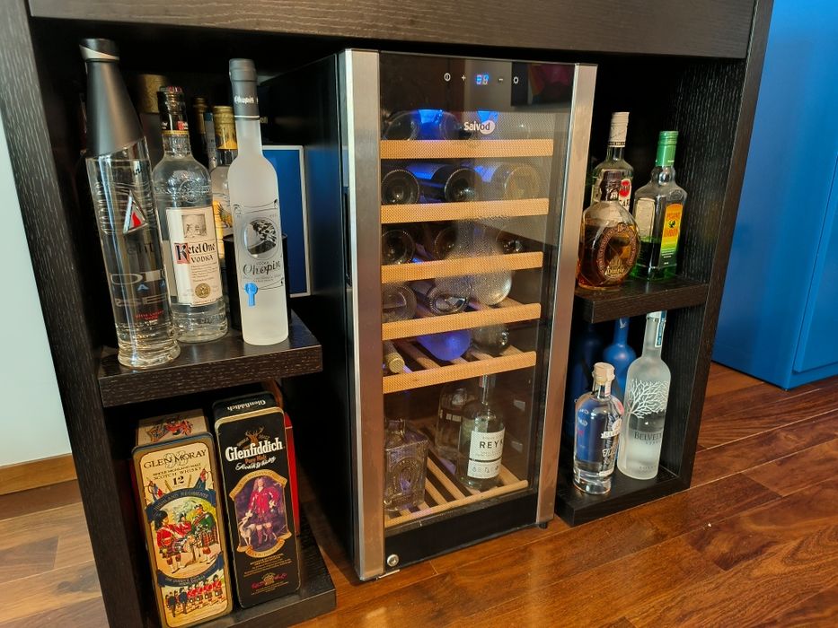 Móvel para garrafeira