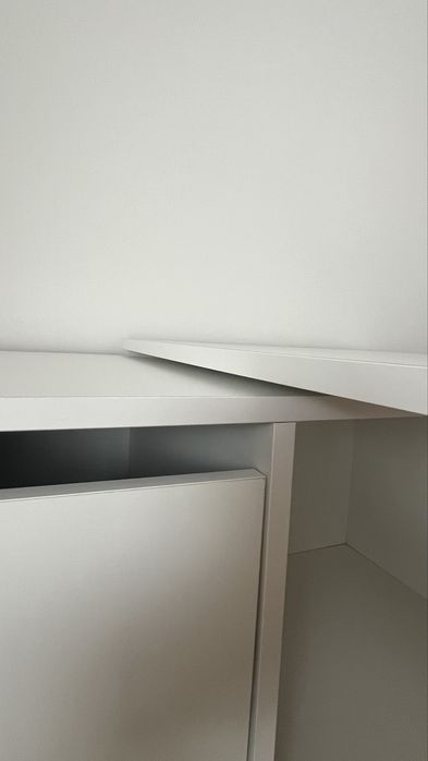 Mesa de escritório branca em bom estado