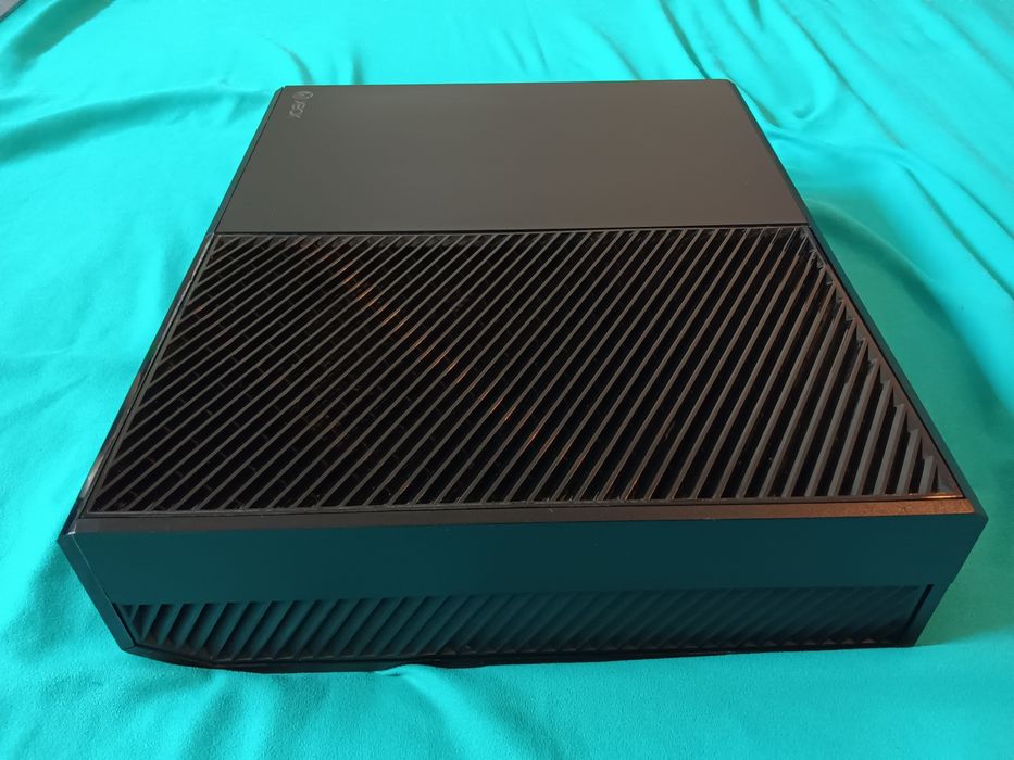 Xbox One + Oryginalny Pad + Gra + Okablowanie