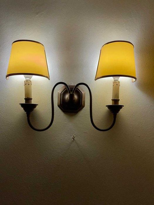 Candeeiro de Parede com duas lâmpadas