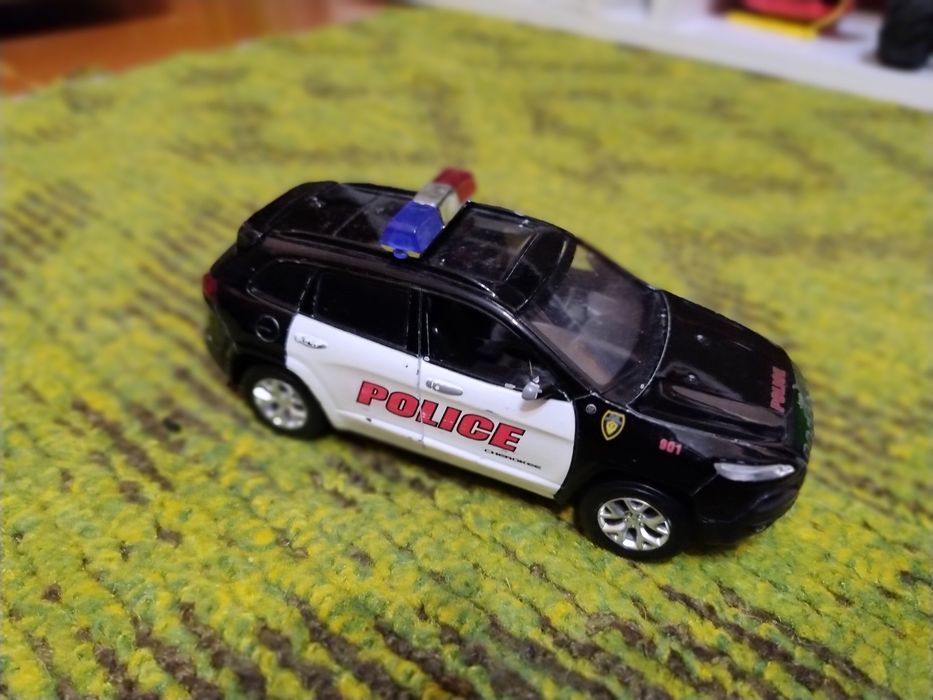 Продам поліцейську машинку