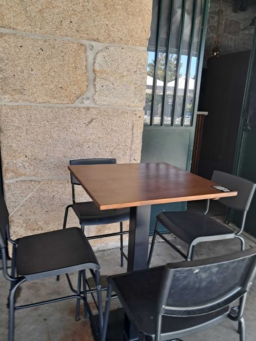 Conjunto Mesa Alta de Bar/Bistrô + 4 Cadeiras (7 conjuntos disponíveis)