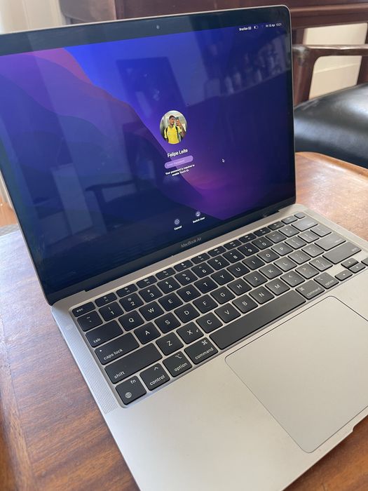 MacBook Air (2022) M1 8GB