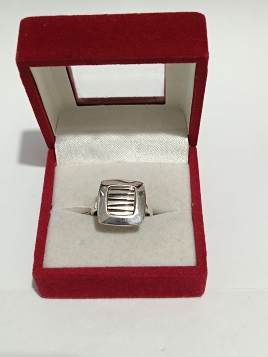 Srebrny pierścionek kwadrat roz.12, srebro próby 925