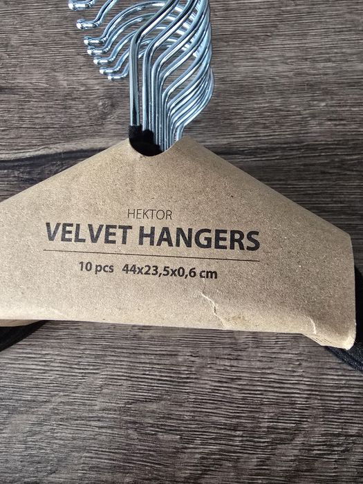 Продам комплект вішалок Нektor з бархату