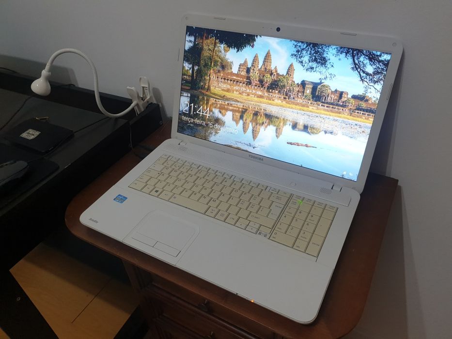 Portátil Toshiba Branco 17 Polegadas i5