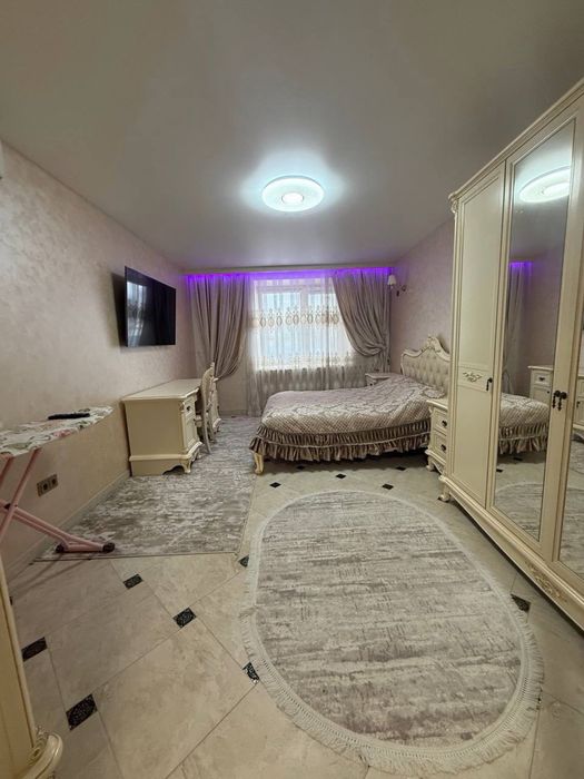 Продам 2-кімнатну квартиру в центрі
