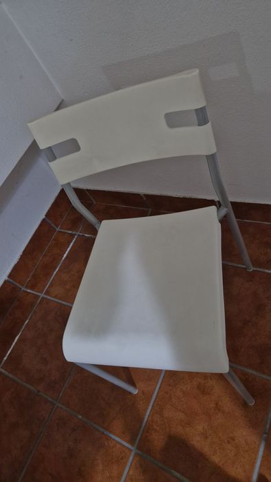 Mesa de escritorio + 4 cadeiras