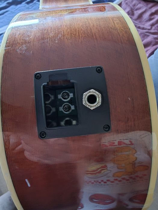 Gitara elektro-akustyczna USA