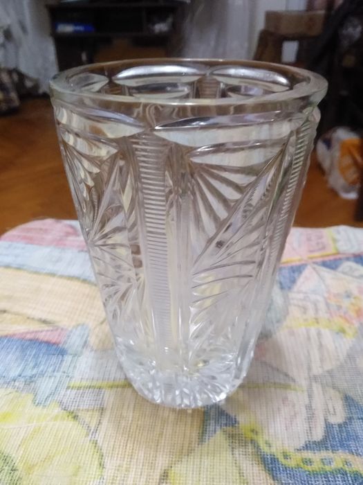 Продам  Хрустальную вазу. Новую с этикеткой