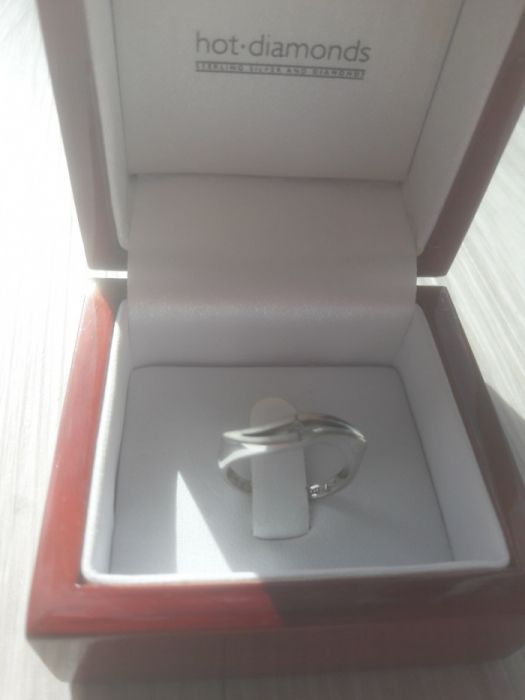 Anel prata e diamante novo