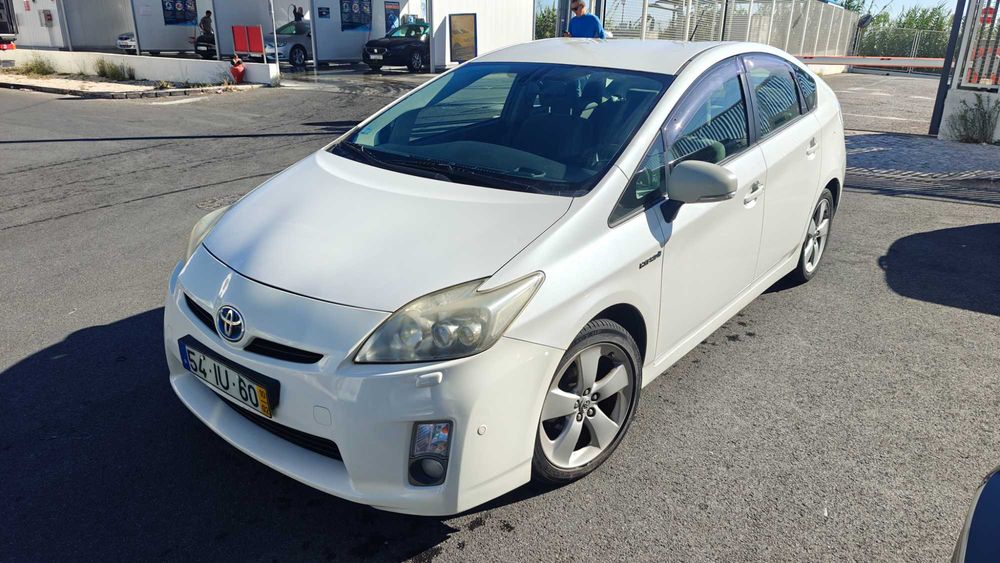 Toyota Prius 1.8 HSD Premium + GPS | 2010 | 200,000 km