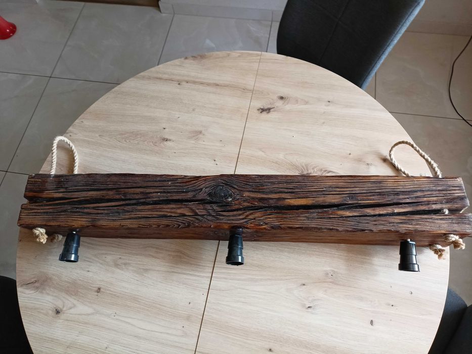 Lampa wisząca ze starej belki