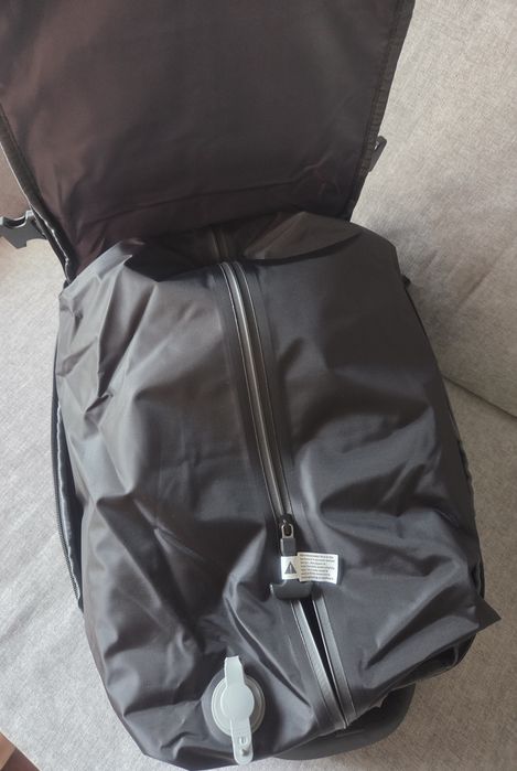 Mochila viagem com sistema de saco vácuo + bomba manual
- Sem uso, Novo
- tecido impermeável e bom acabamento 
- bolso principal com saco vácuo para m