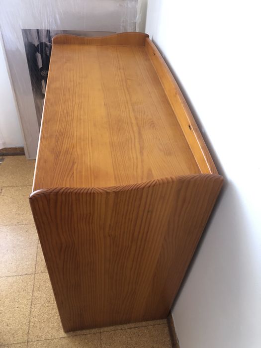Vendo comoda para quarto de criança/jovem, em pinho mel