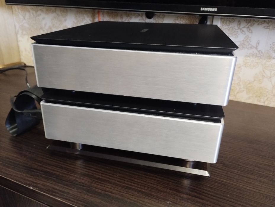 Philips MCD 708 в гарному стані. Дефект.