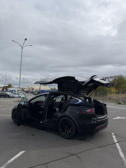 Тесла модел х 84км родного пробега