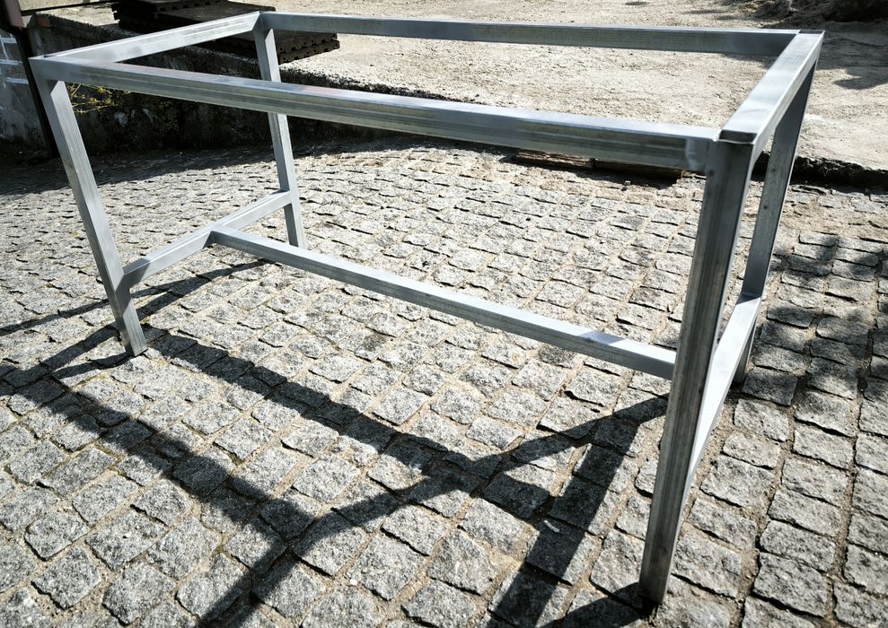 Mesa para jardim ou bancada  de trabalho