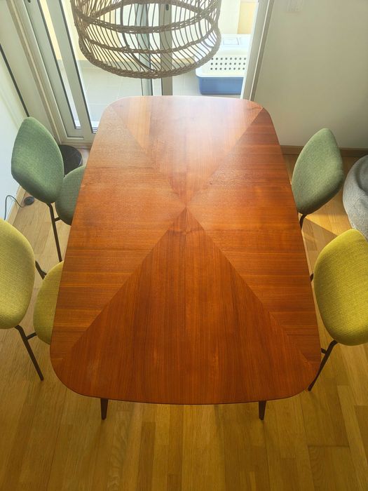 Mesa de jantar + 4 cadeiras